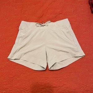 Stretch woven shorts